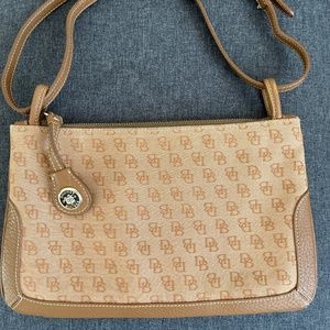 Cute Dooney & Bourke Purse! Neutral tone!